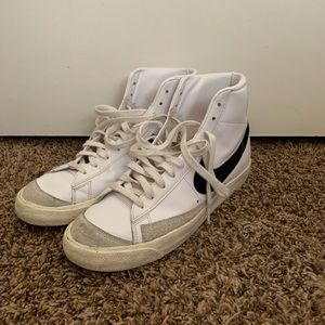 Nike Blazer Mid ‘77 Vintage• • Mens 10.5